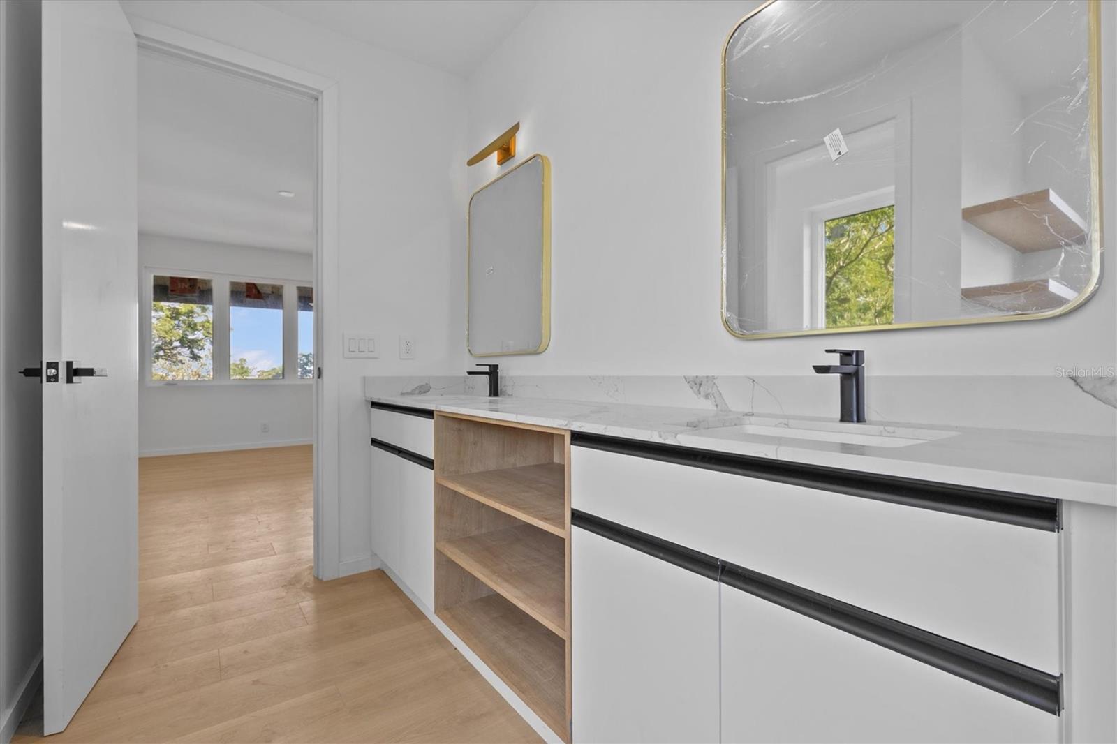 Listing photo id 34 for 1874 Stevenson Avenue