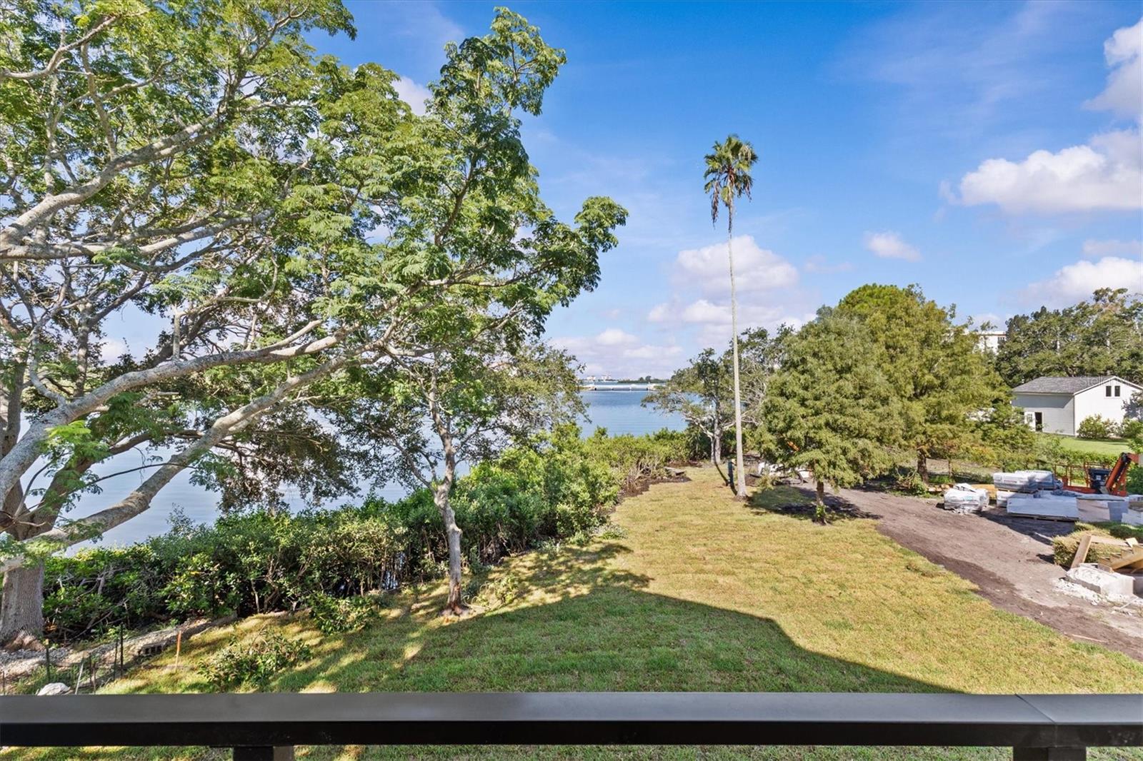 Listing photo id 46 for 1874 Stevenson Avenue