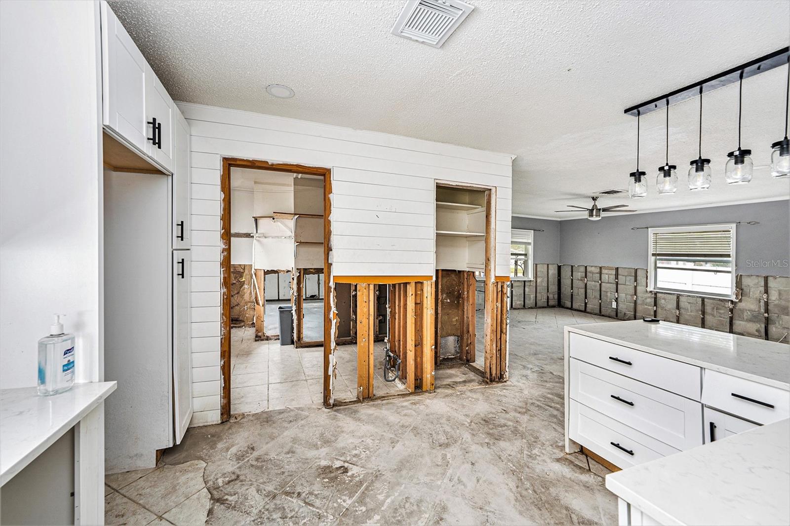 Listing photo id 8 for 1819 Shore Acres Boulevard Ne