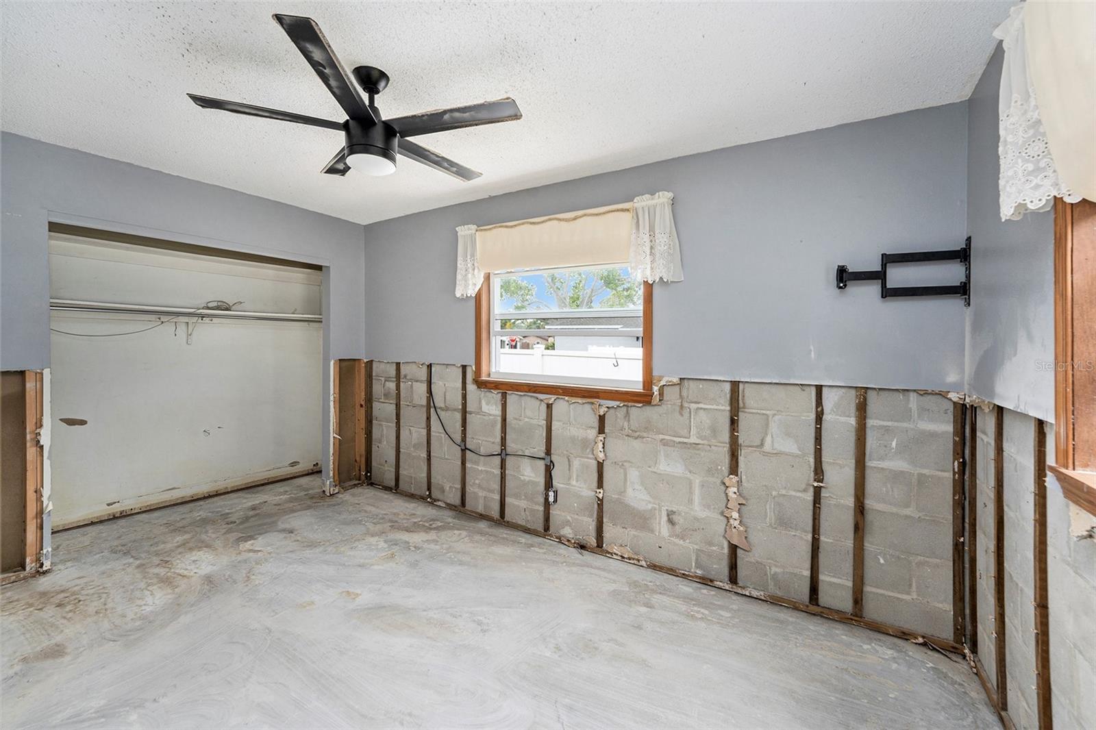 Listing photo id 13 for 1819 Shore Acres Boulevard Ne