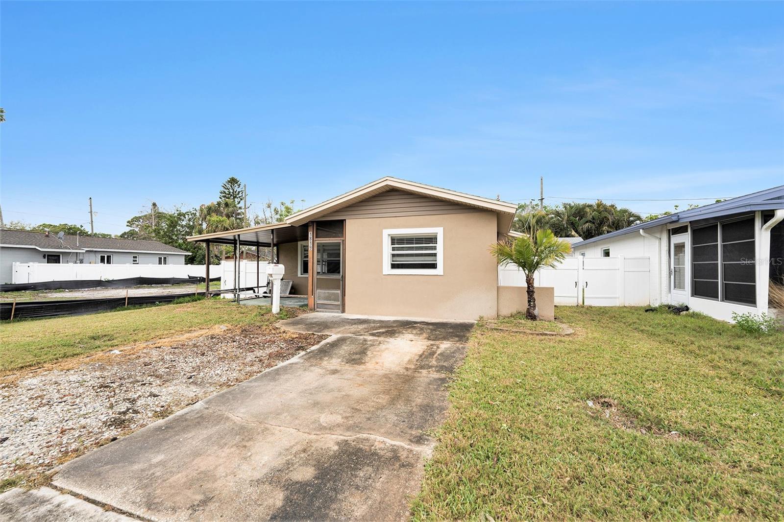 Listing photo id 0 for 1819 Shore Acres Boulevard Ne