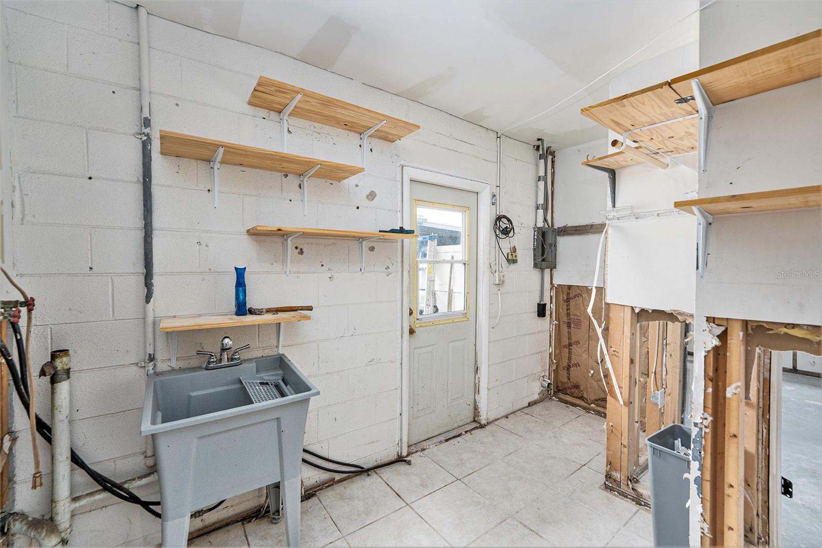 Listing photo id 18 for 1819 Shore Acres Boulevard Ne