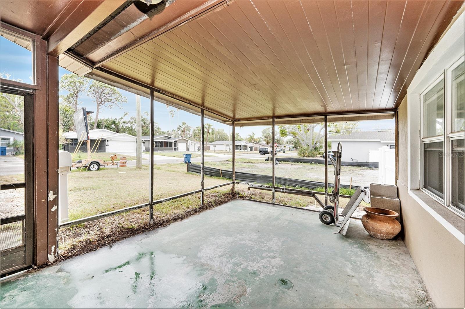 Listing photo id 21 for 1819 Shore Acres Boulevard Ne