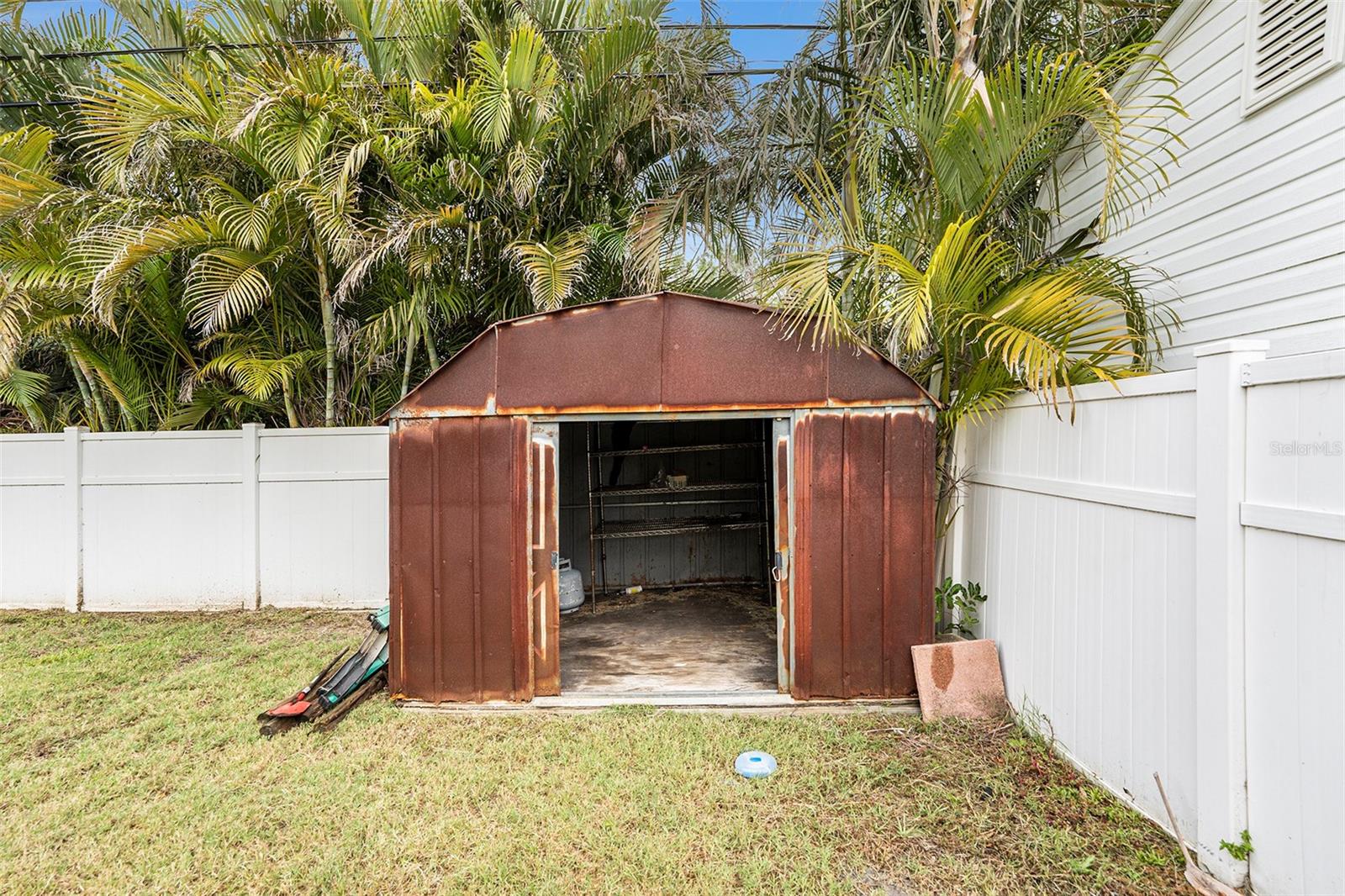 Listing photo id 23 for 1819 Shore Acres Boulevard Ne