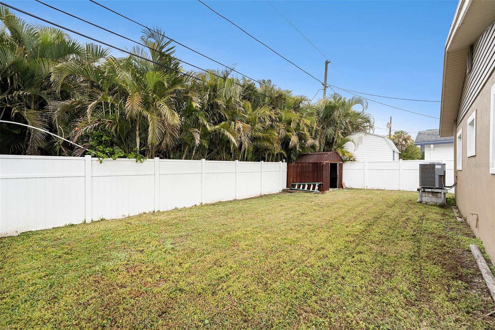 Listing photo id 24 for 1819 Shore Acres Boulevard Ne
