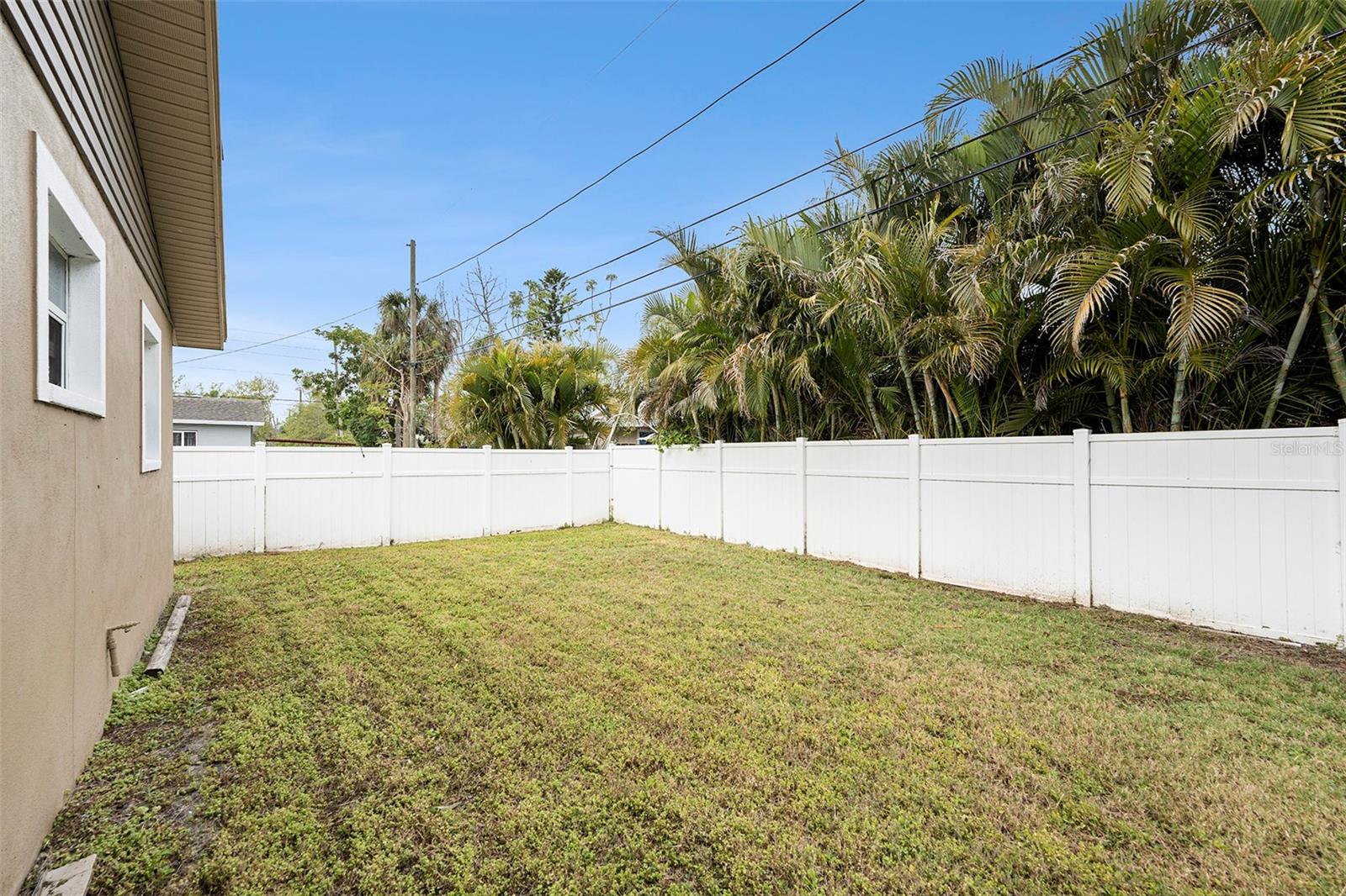 Listing photo id 25 for 1819 Shore Acres Boulevard Ne