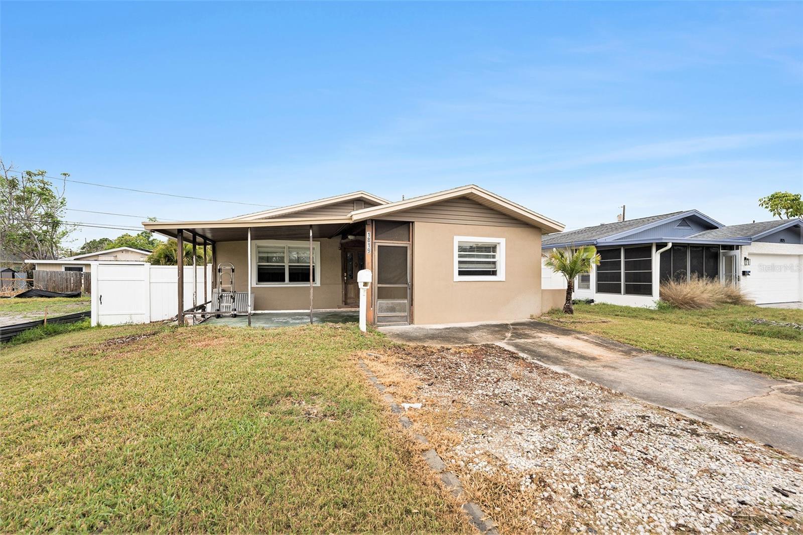 Listing photo id 1 for 1819 Shore Acres Boulevard Ne
