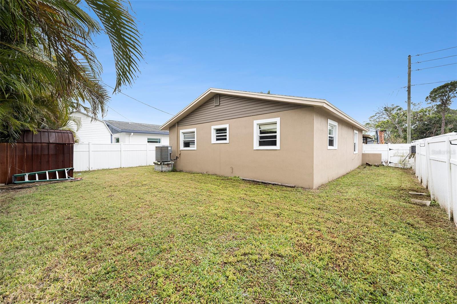 Listing photo id 28 for 1819 Shore Acres Boulevard Ne