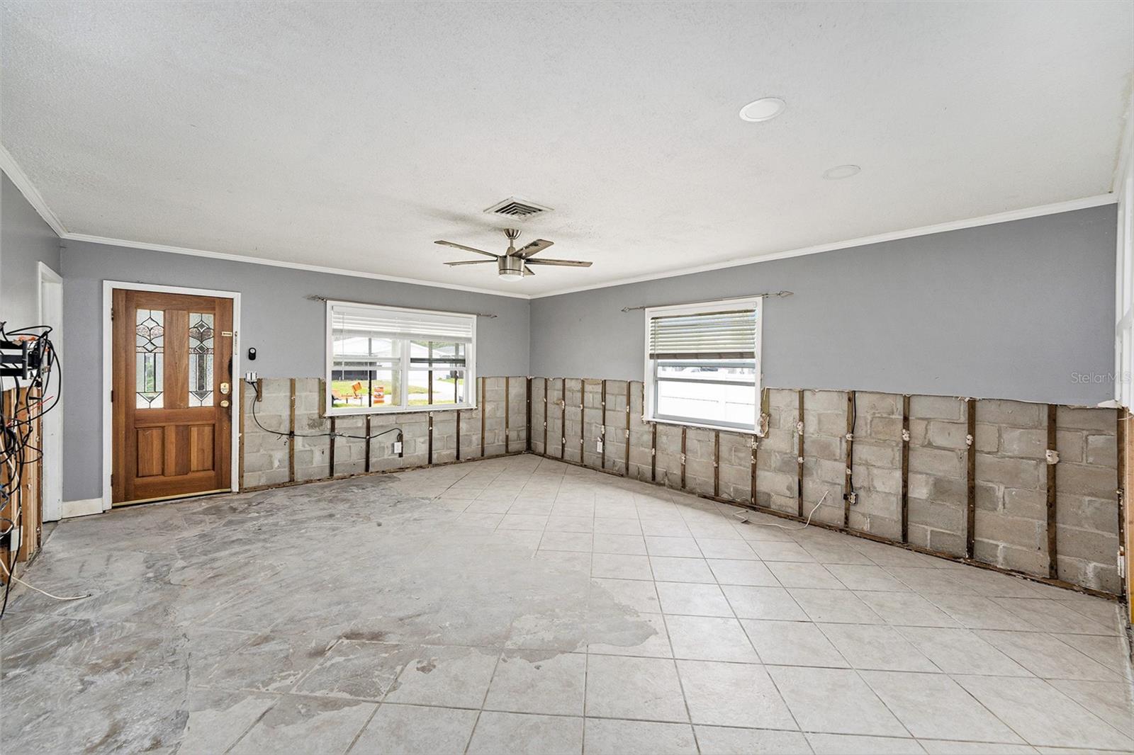 Listing photo id 2 for 1819 Shore Acres Boulevard Ne