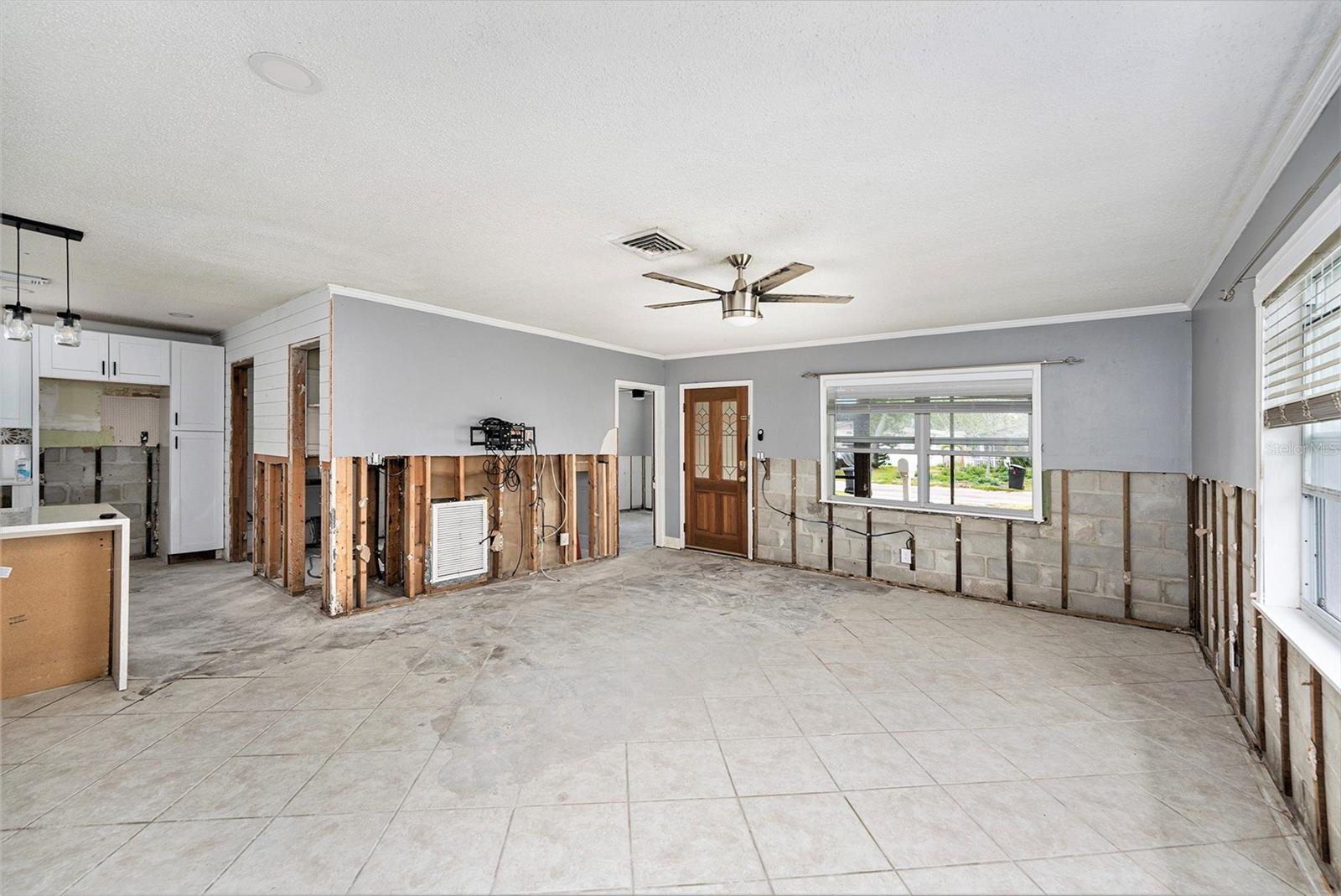 Listing photo id 3 for 1819 Shore Acres Boulevard Ne