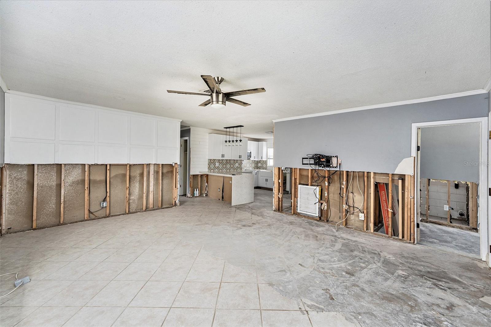 Listing photo id 5 for 1819 Shore Acres Boulevard Ne