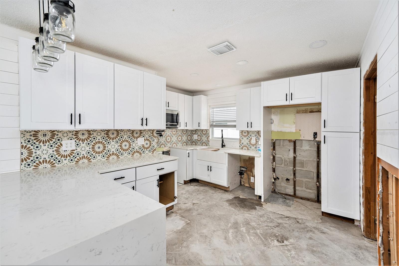 Listing photo id 6 for 1819 Shore Acres Boulevard Ne