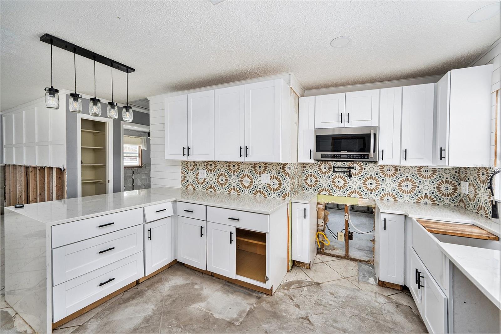 Listing photo id 7 for 1819 Shore Acres Boulevard Ne