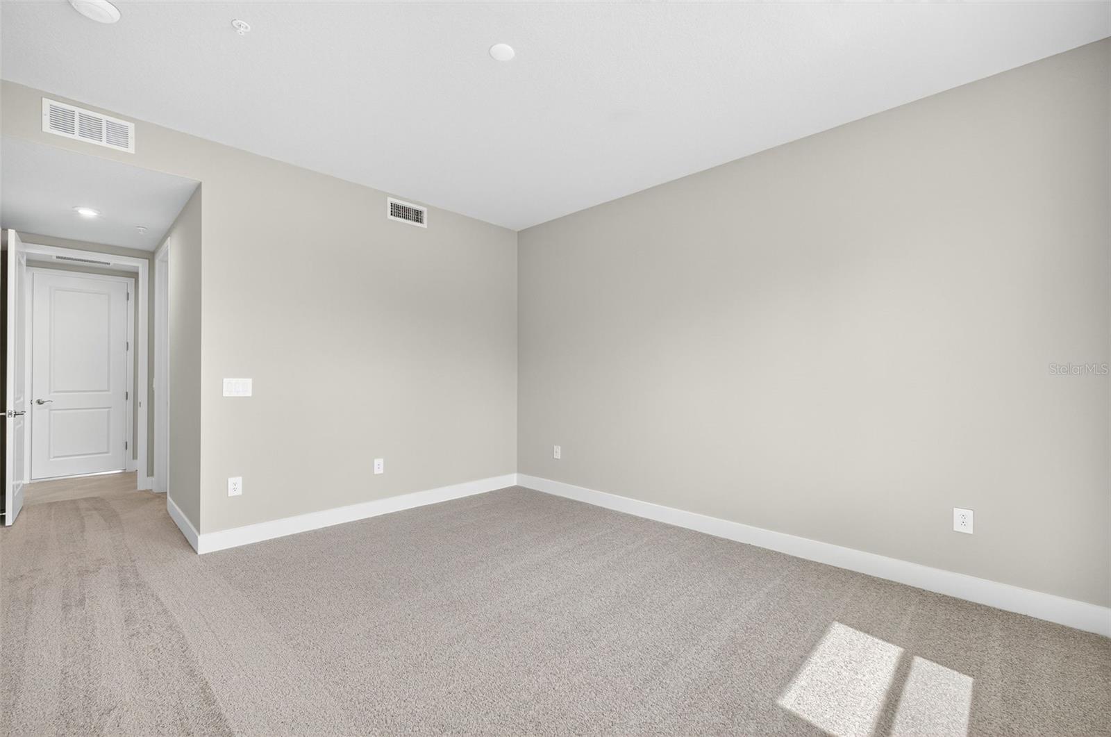 Image 18 of 31 For 17420 Moonflower Drive 103