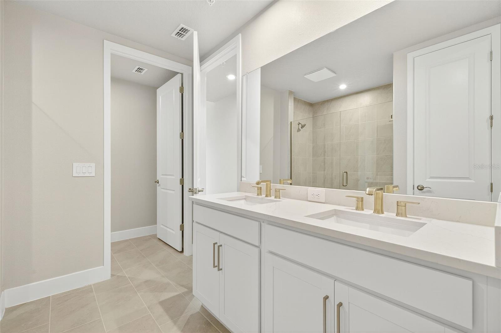 Image 21 of 31 For 17420 Moonflower Drive 103