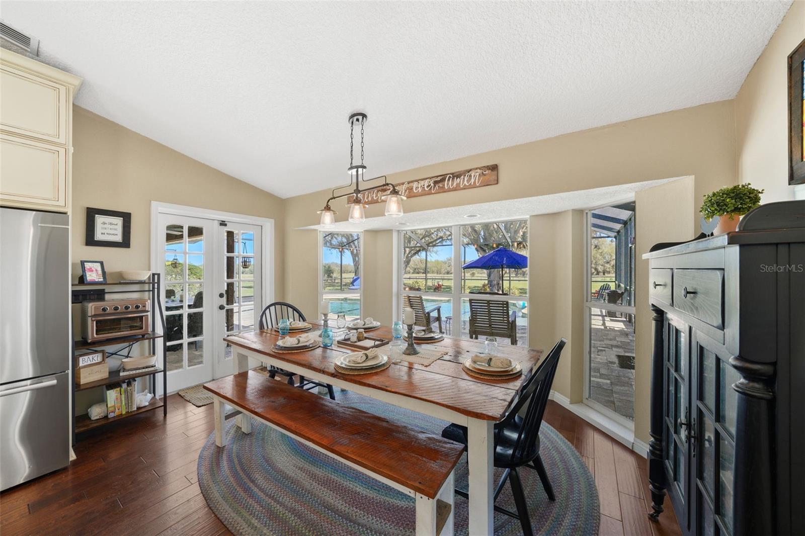 Listing photo id 11 for 808 Old Welcome Road