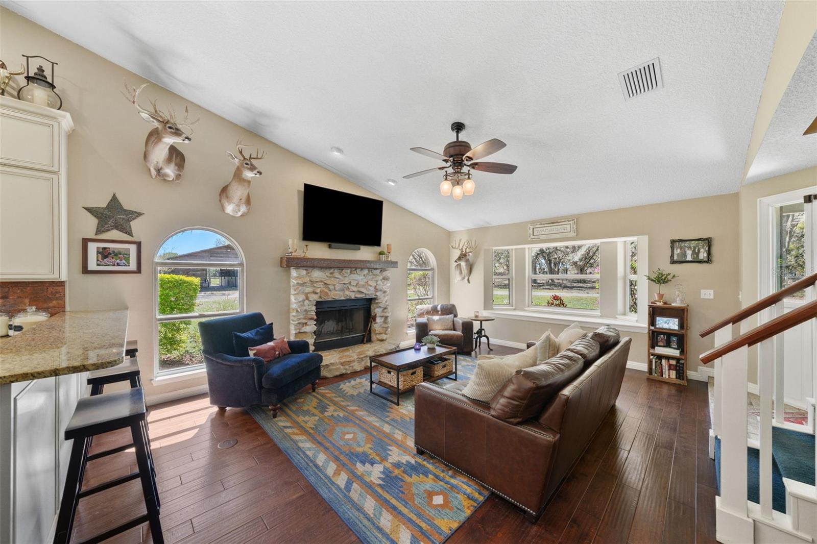 Listing photo id 3 for 808 Old Welcome Road