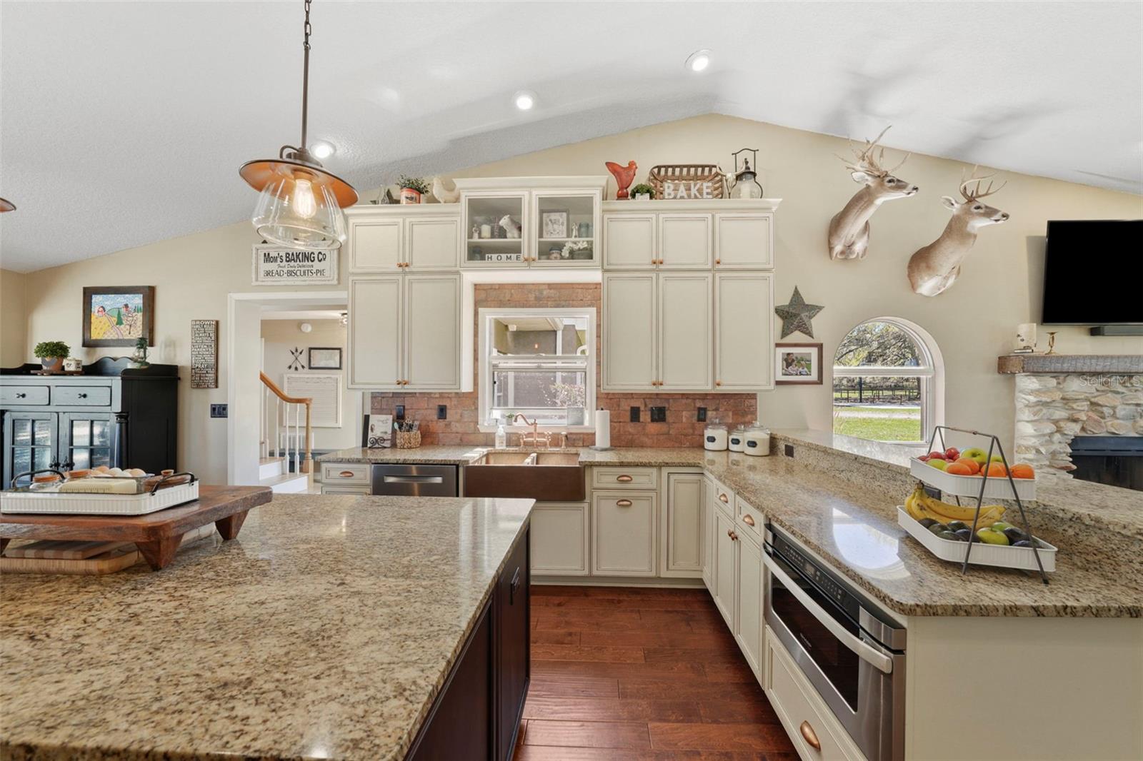 Listing photo id 6 for 808 Old Welcome Road