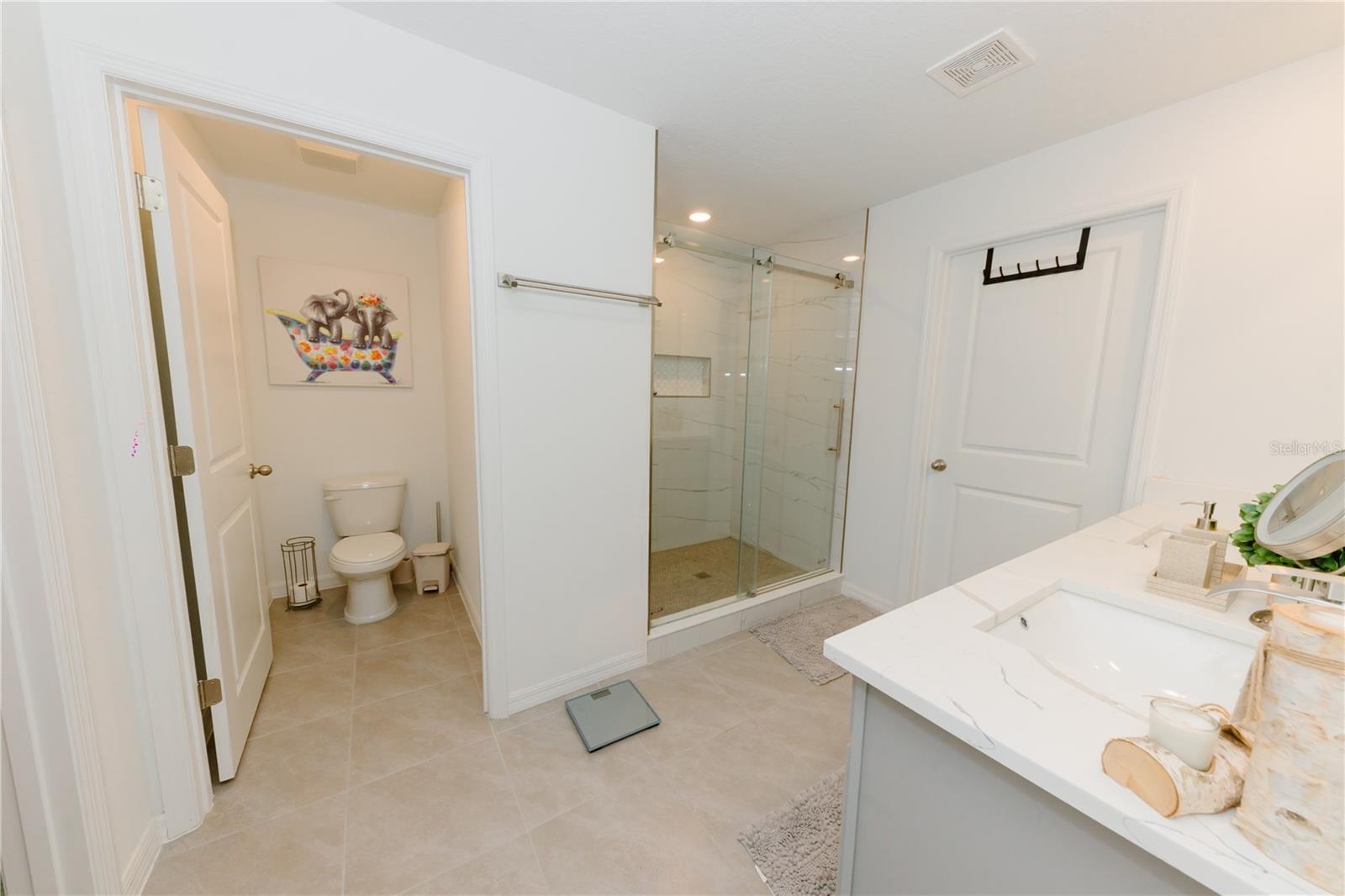 Listing photo id 29 for 7711 Rosewood Garden Loop