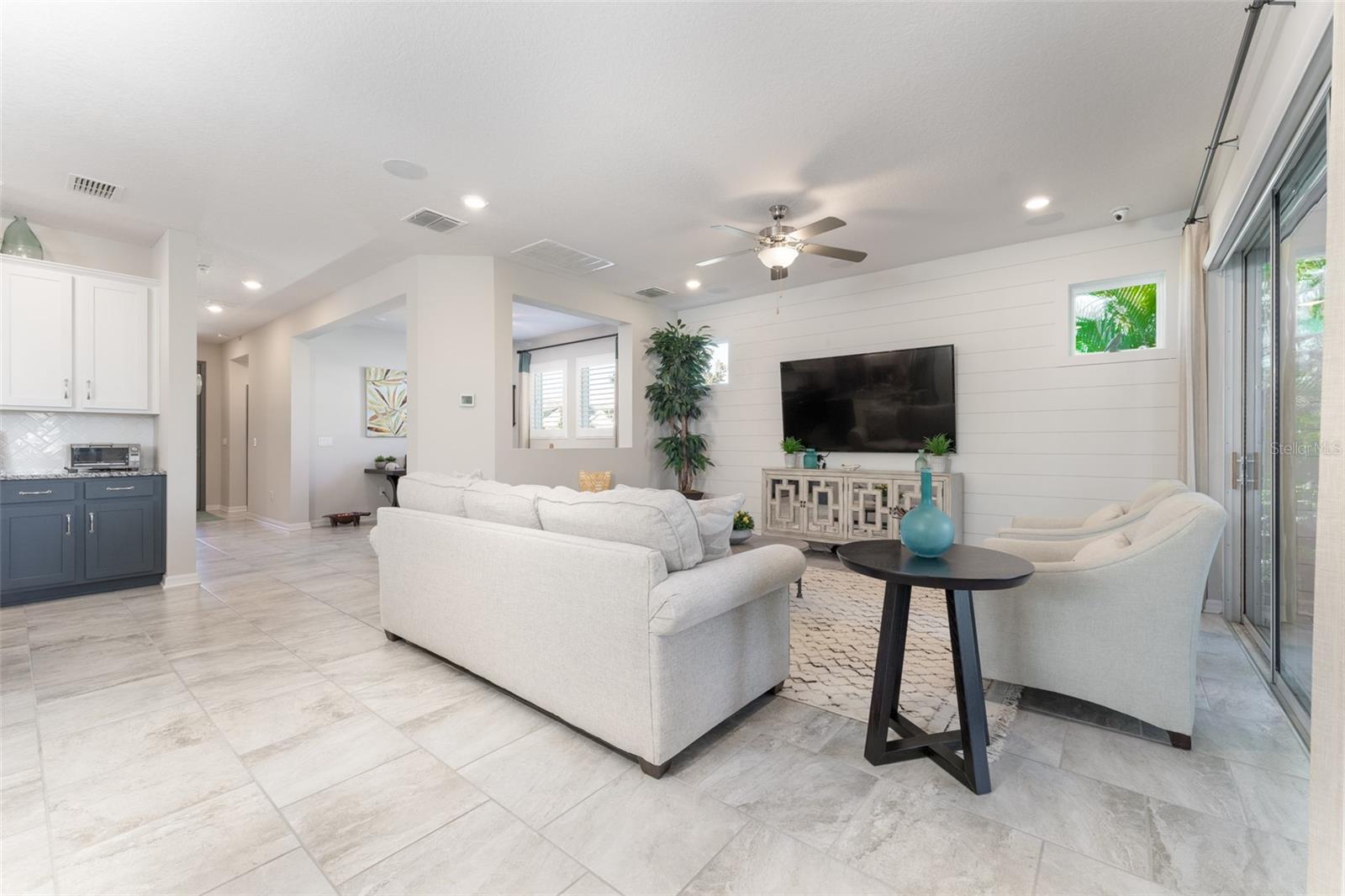 Image 11 of 52 For 6002 Thrushwood Road