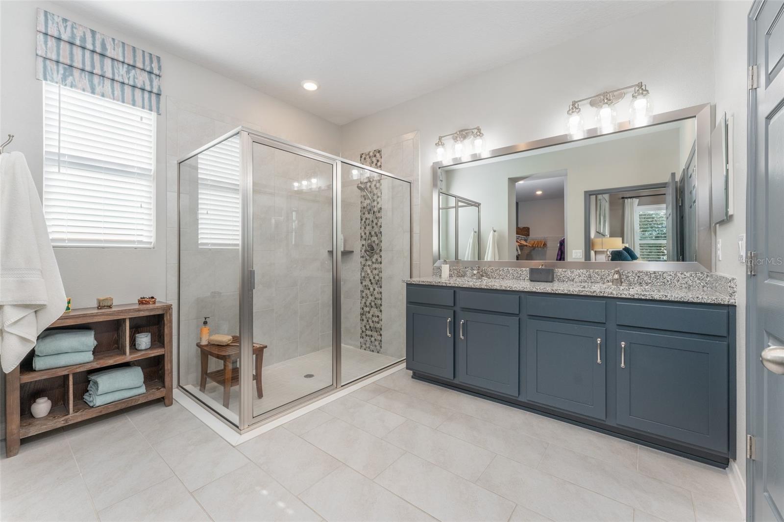 Image 18 of 52 For 6002 Thrushwood Road