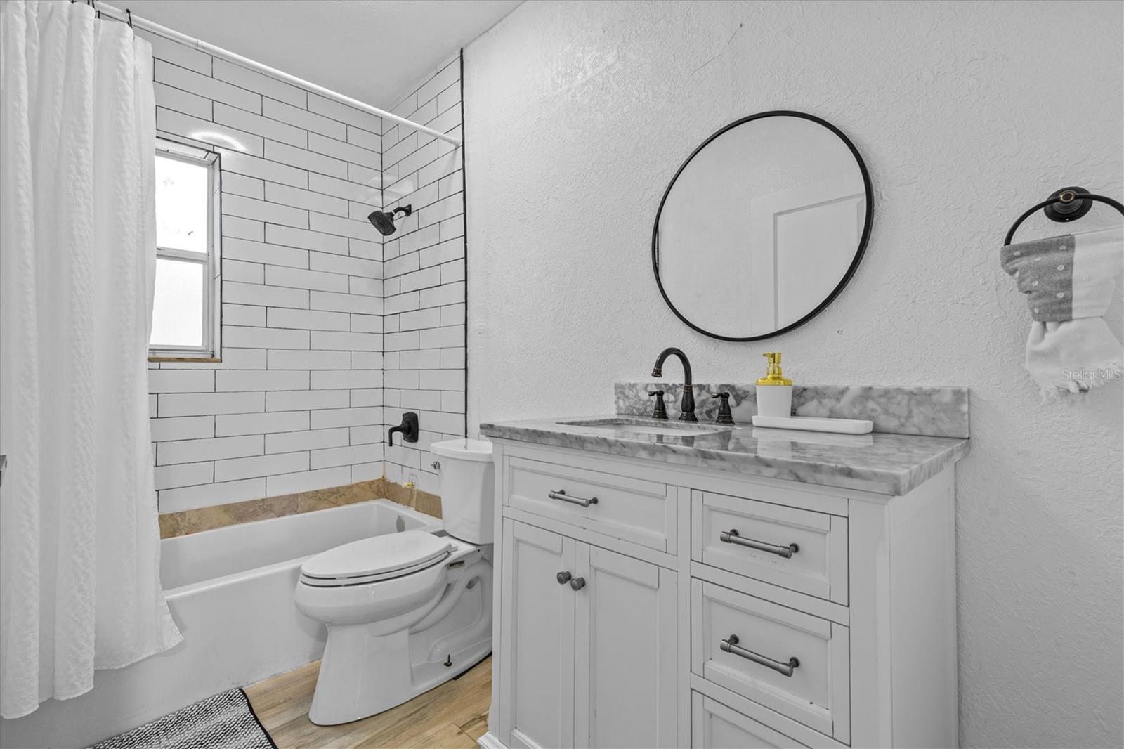 Image 14 of 26 For 164 Lincoln Circle N