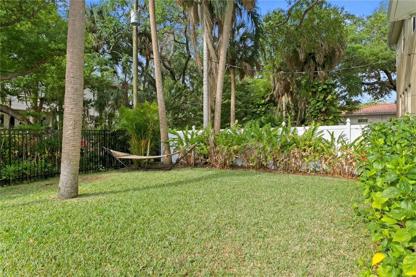 Listing photo id 63 for 4614 Lowell Avenue