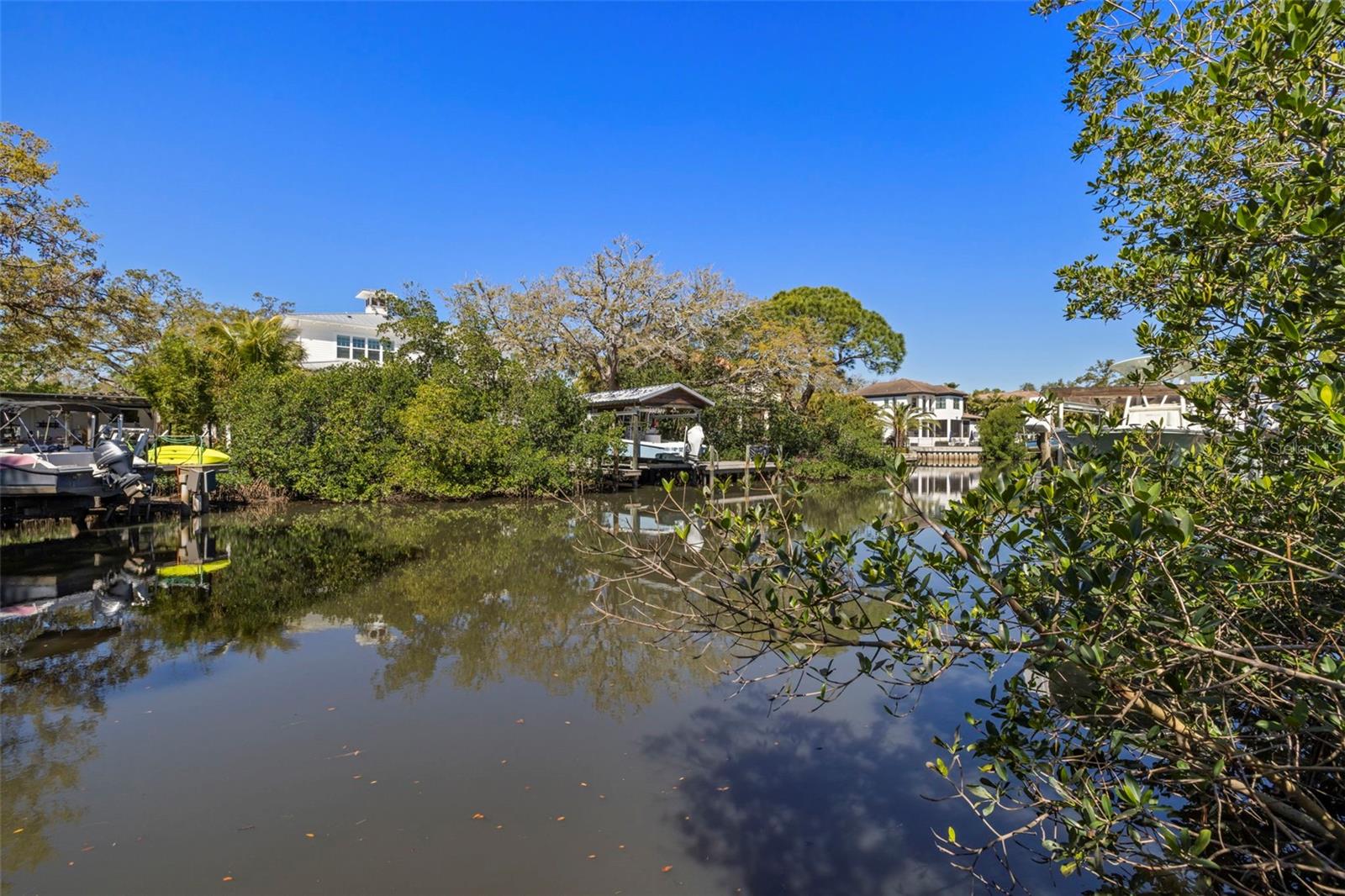 Listing photo id 25 for 2117 West Shore Boulevard