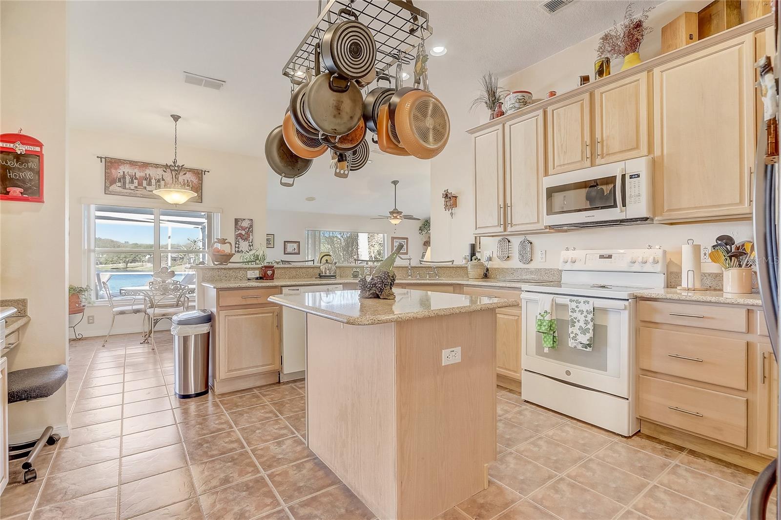Image 10 of 40 For 10837 Versailles Boulevard