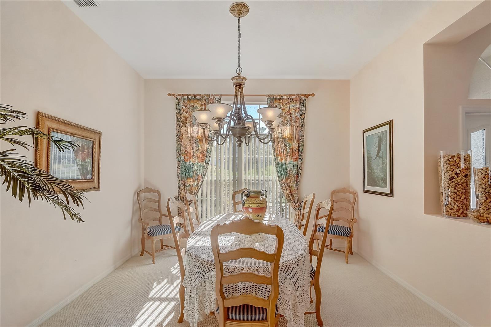 Image 11 of 40 For 10837 Versailles Boulevard