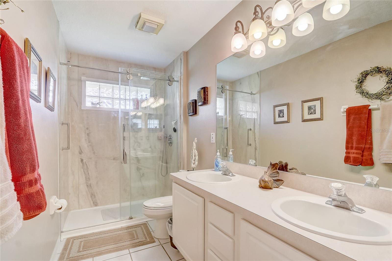 Image 17 of 40 For 10837 Versailles Boulevard