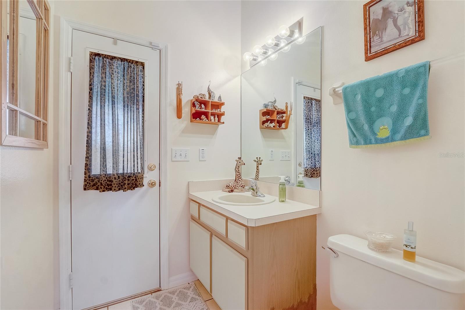 Image 18 of 40 For 10837 Versailles Boulevard