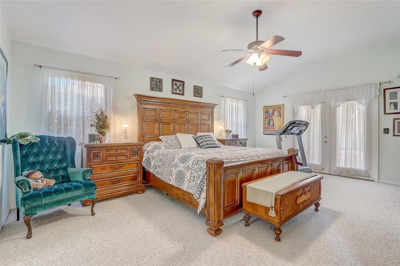 Image 19 of 40 For 10837 Versailles Boulevard