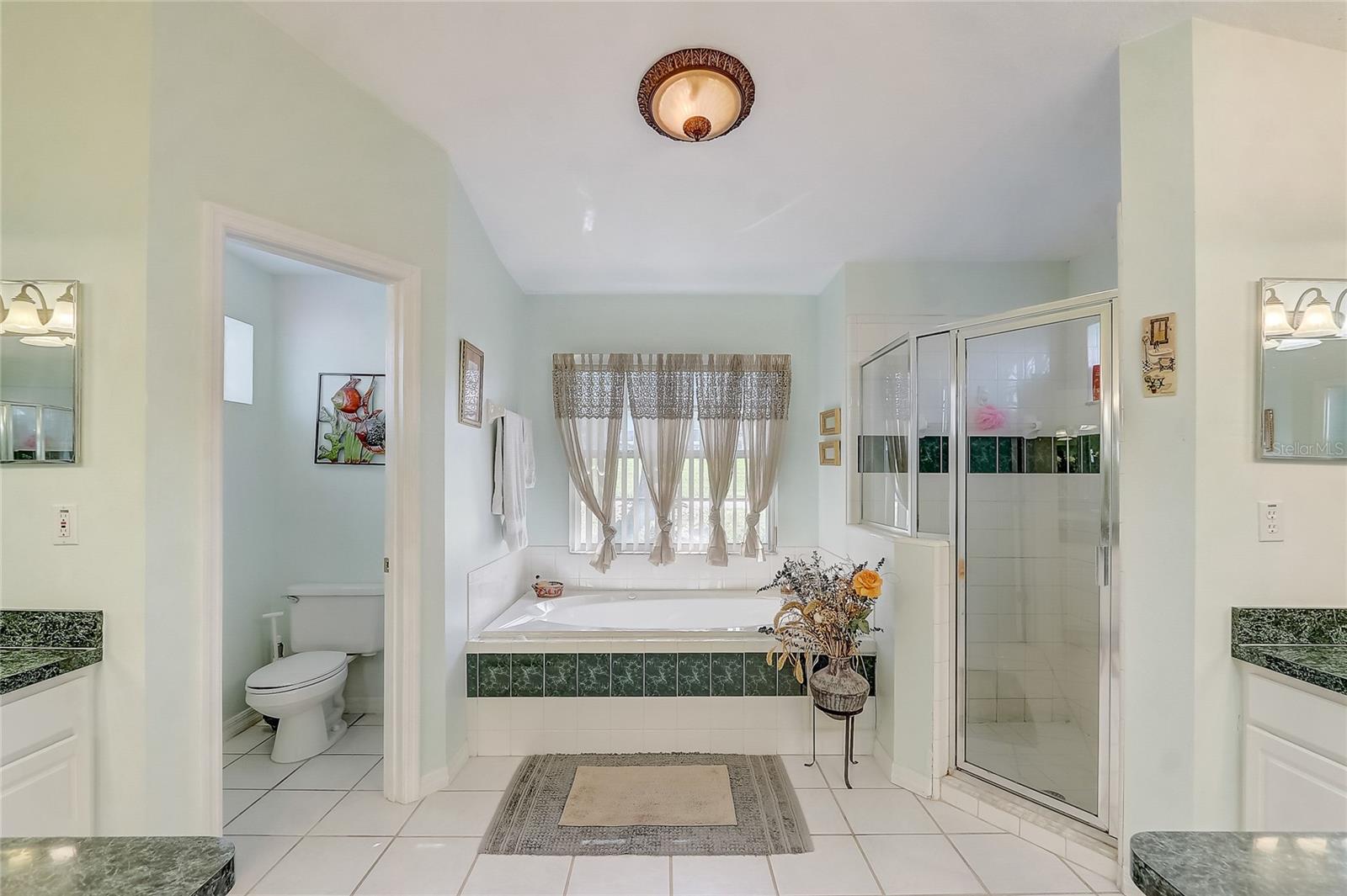 Image 20 of 40 For 10837 Versailles Boulevard
