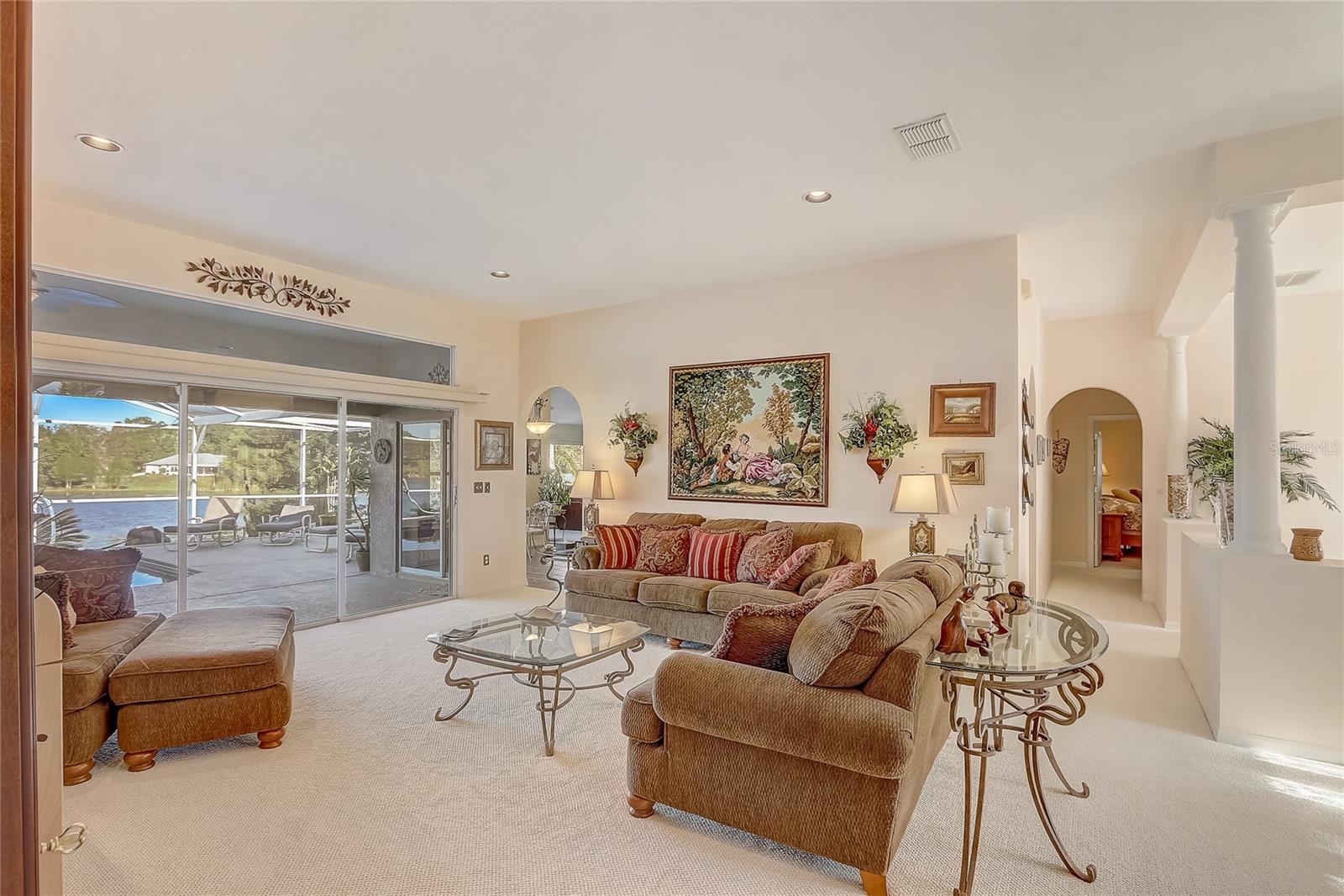 Image 6 of 40 For 10837 Versailles Boulevard