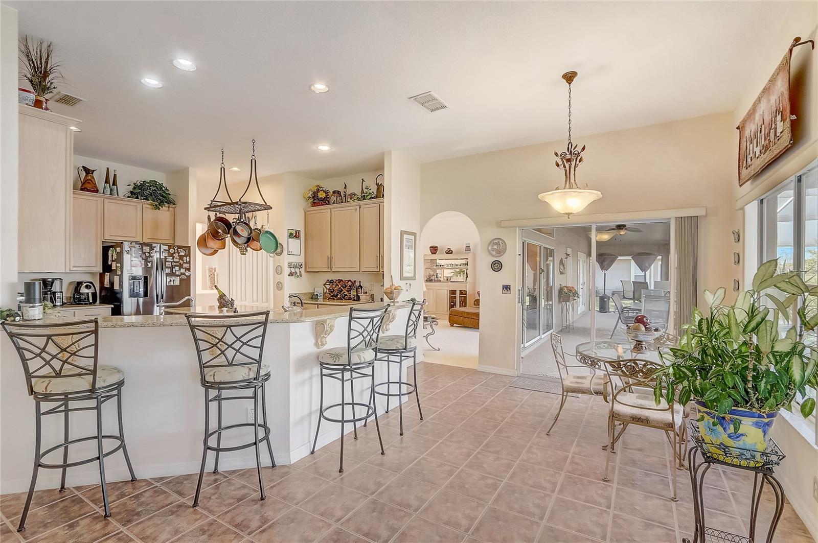 Image 9 of 40 For 10837 Versailles Boulevard