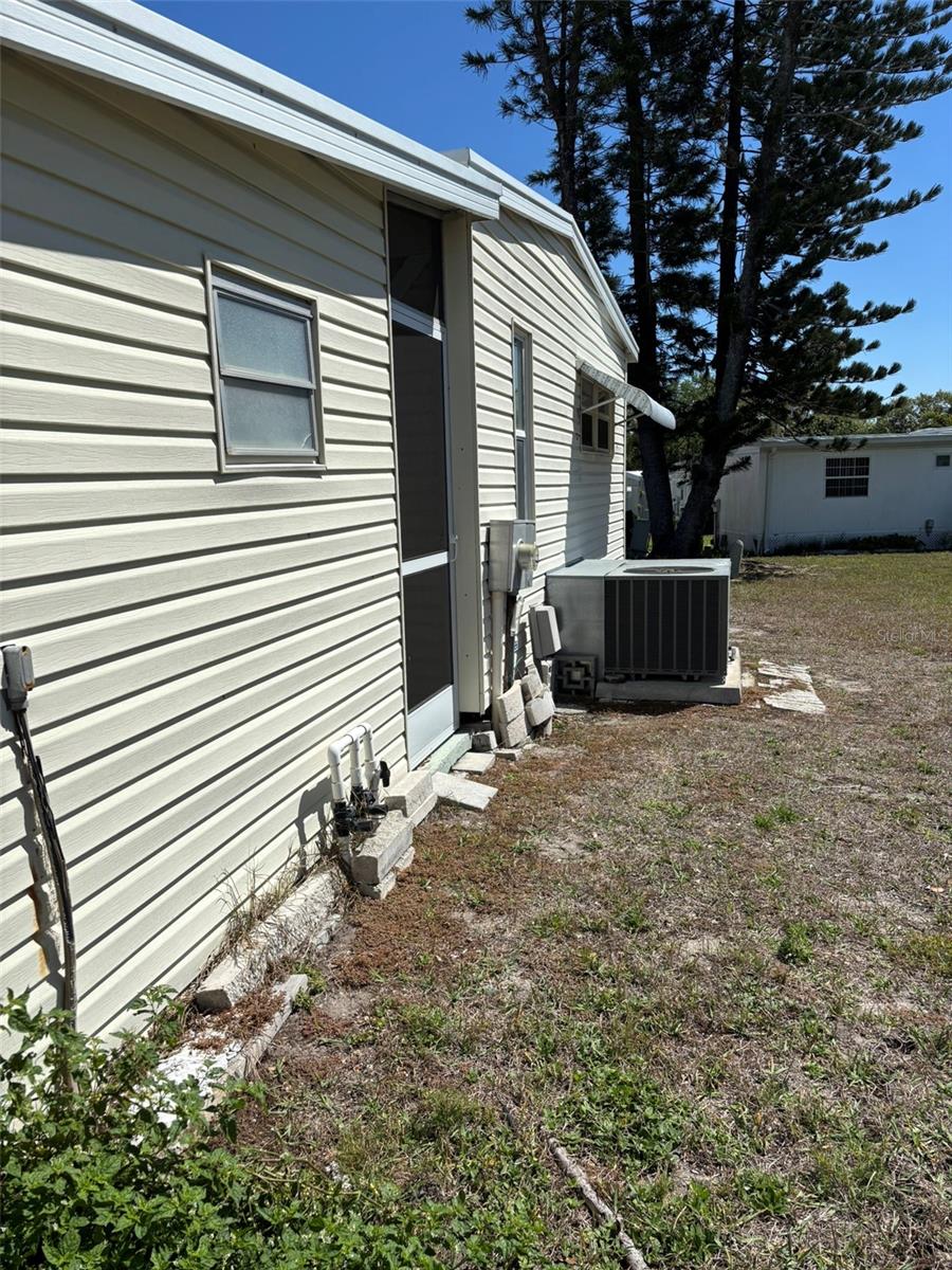 Listing photo id 25 for 21 Frangipani Circle
