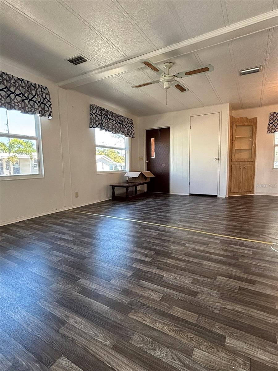 Listing photo id 1 for 21 Frangipani Circle