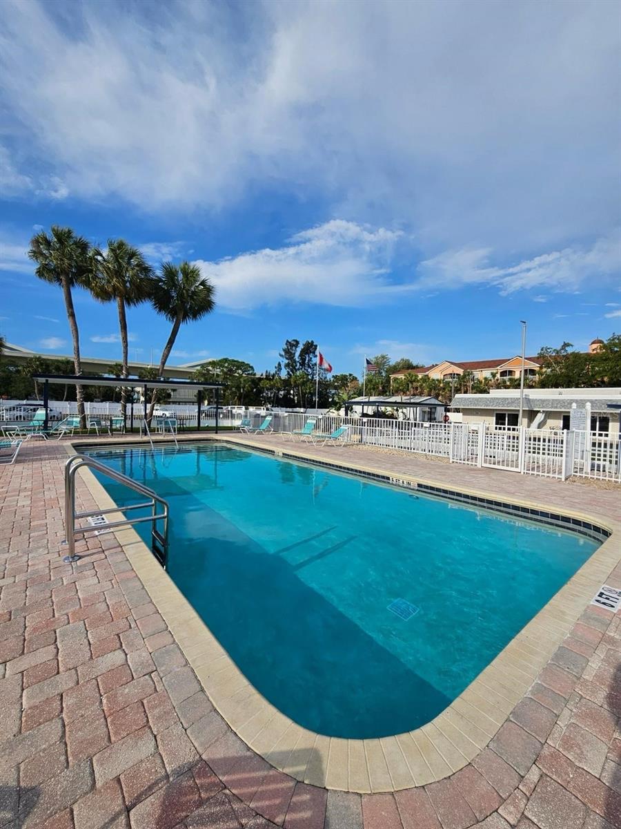 Image 17 of 30 For 4851 Gandy Boulevard B1l14