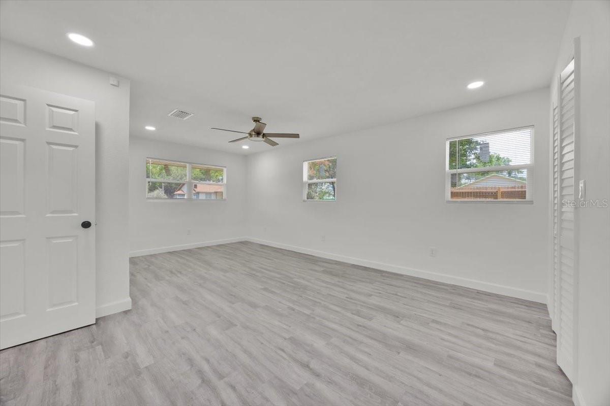 Image 17 of 27 For 2415 Sutton Road