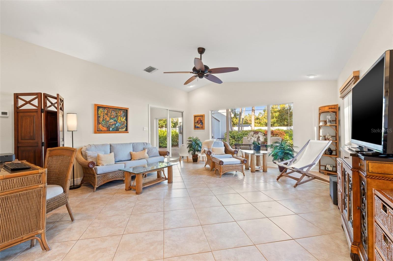 Listing photo id 12 for 2819 Boca Ciega Drive N