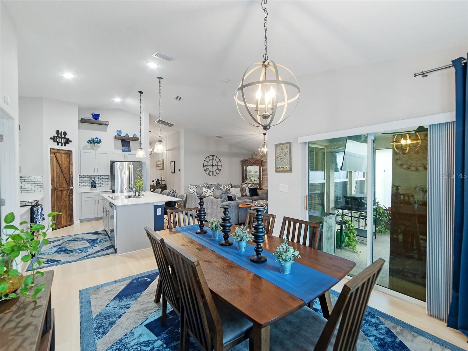 Listing photo id 12 for 12635 Tannencrest Drive