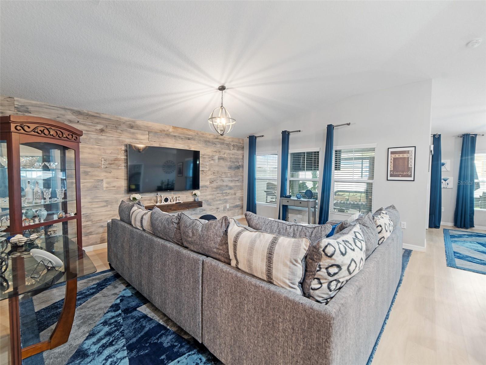 Listing photo id 13 for 12635 Tannencrest Drive