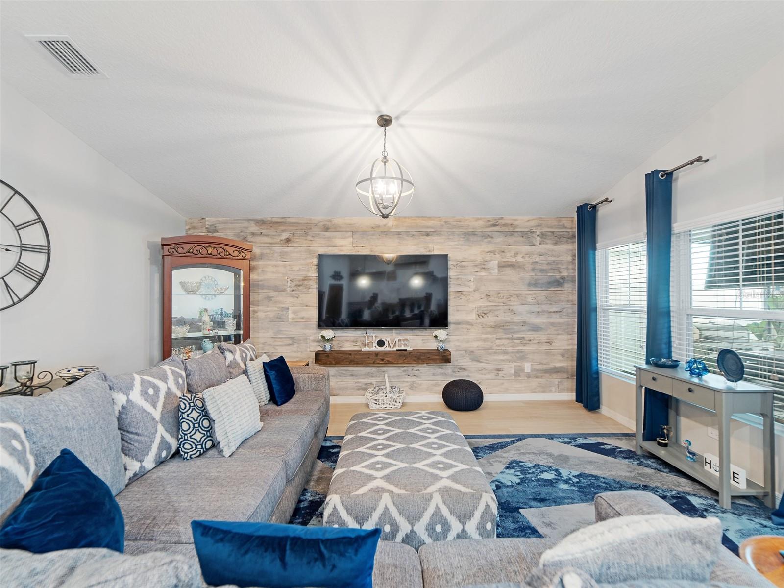 Listing photo id 14 for 12635 Tannencrest Drive