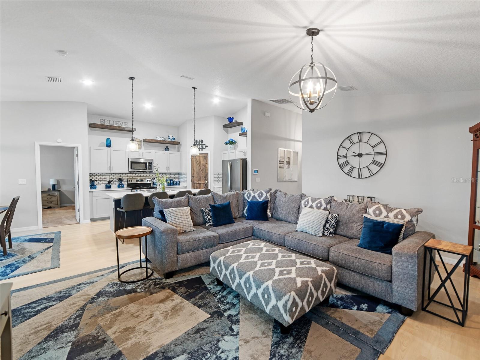 Listing photo id 16 for 12635 Tannencrest Drive