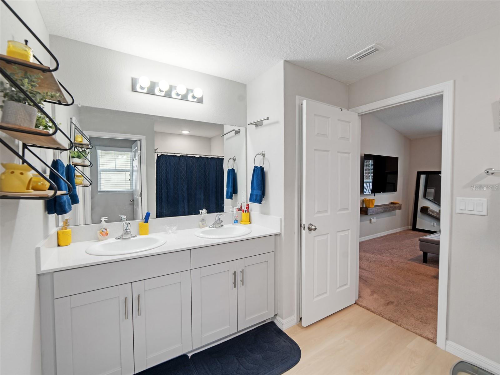 Listing photo id 20 for 12635 Tannencrest Drive