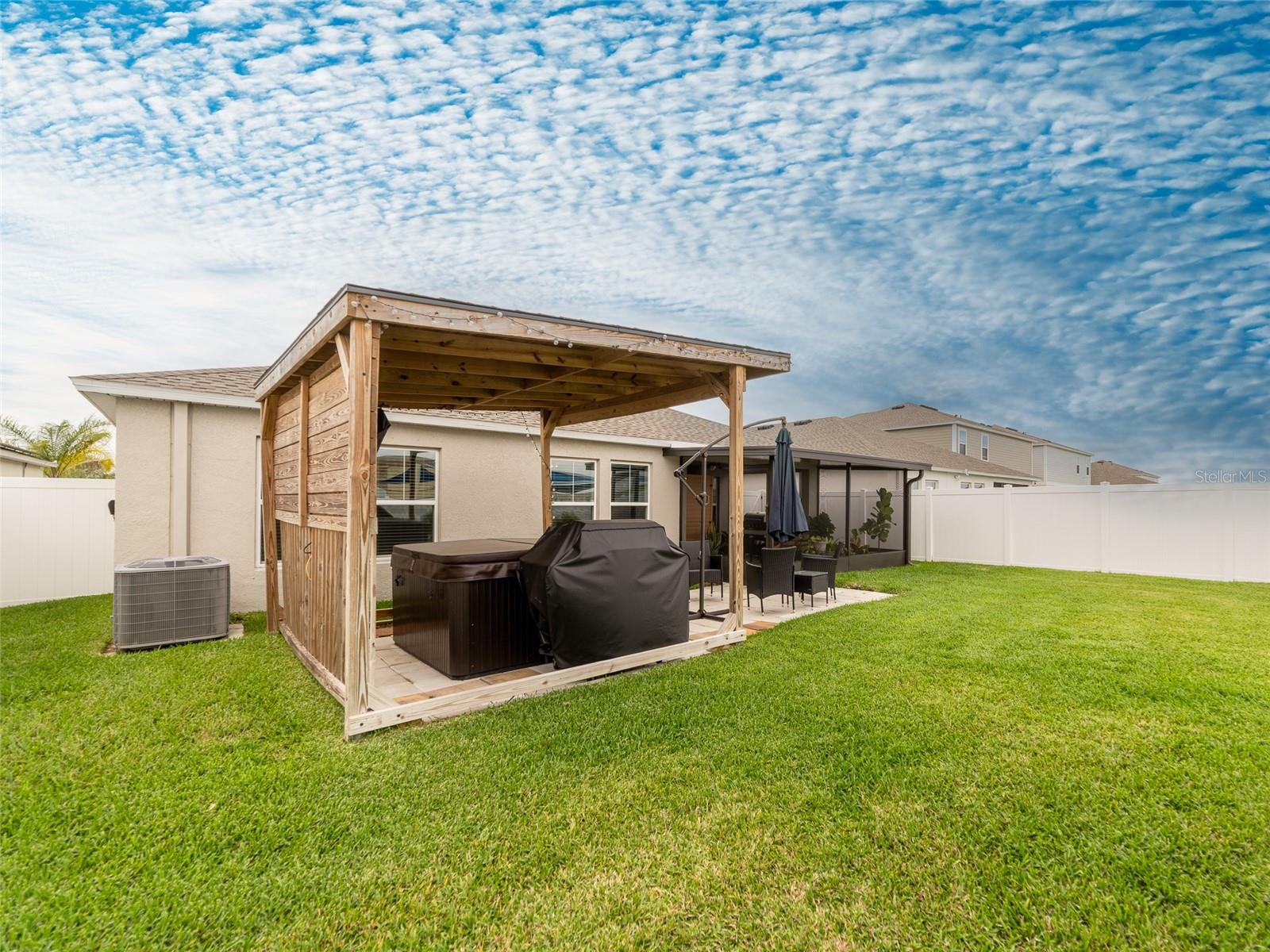 Listing photo id 33 for 12635 Tannencrest Drive