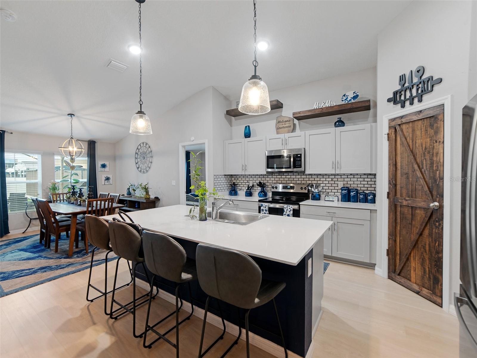 Listing photo id 7 for 12635 Tannencrest Drive