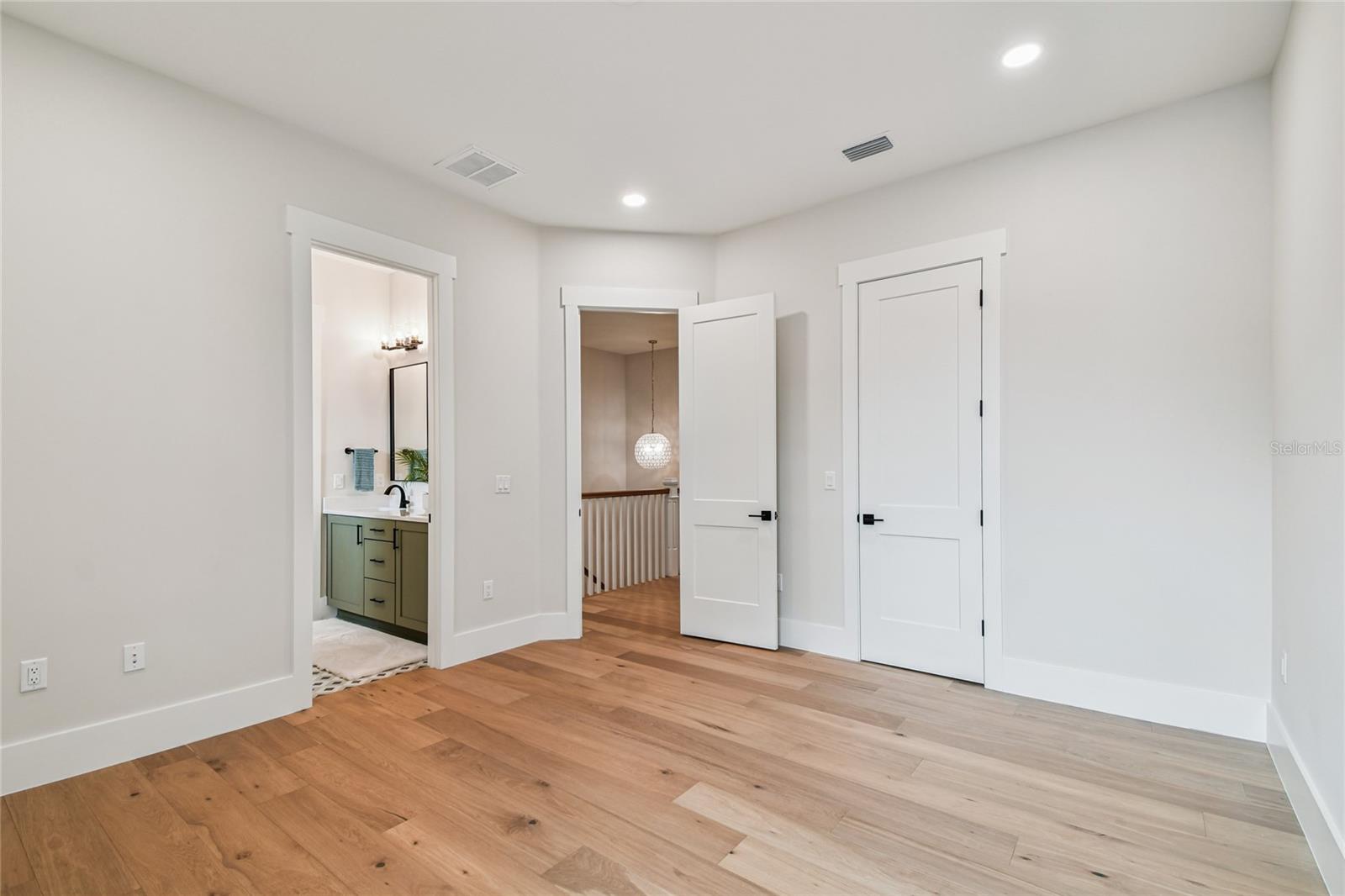 Image 22 of 29 For 211 Renellie Drive