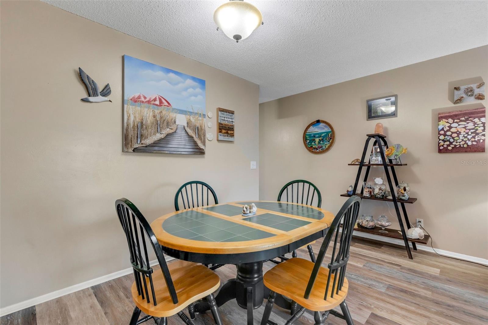 Image 10 of 56 For 2401 Ecuadorian Way 57